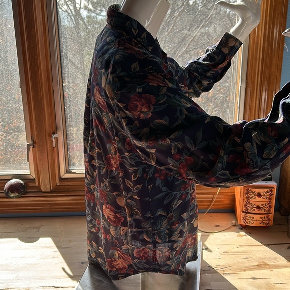 Ladies button top - Picture 3 of 5